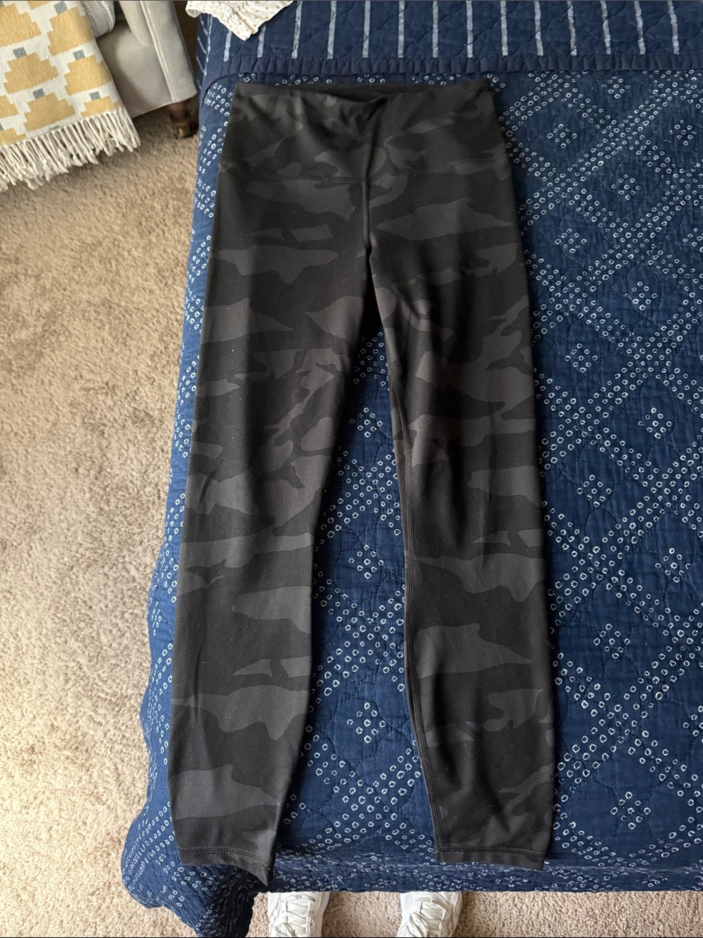 Women’s Black Camo Active Leggings - Yogalicious Size S